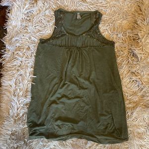 Women’s beaded vanity top size M